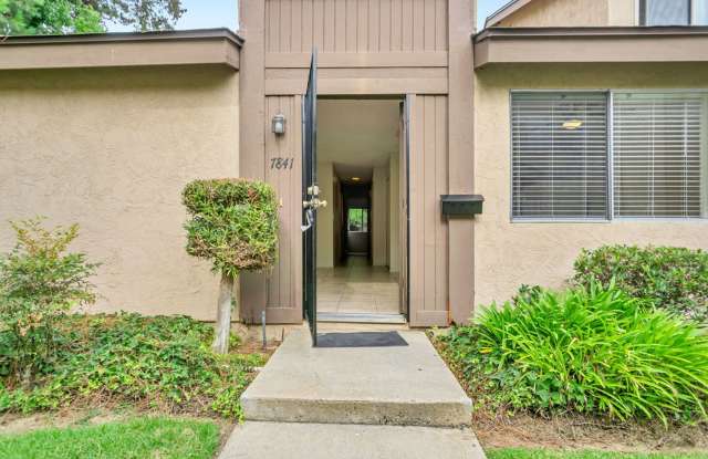 Great three bedroom/two bath single level corner townhome in UTC! photos photos