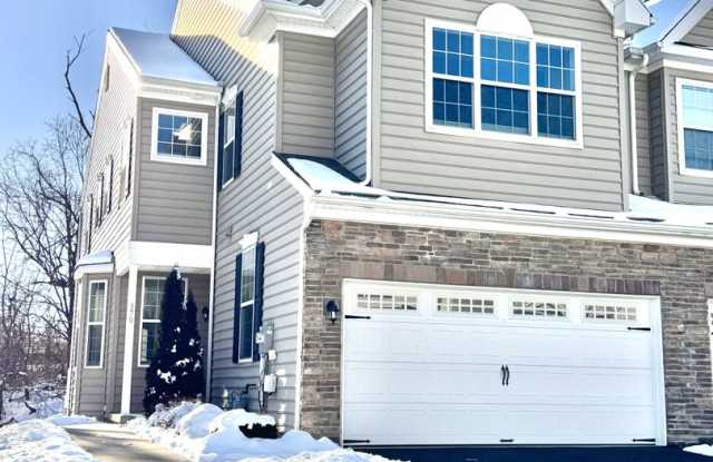 THREE BEDROOM TOWNHOME- PARKLAND SCHOOLS! photos photos