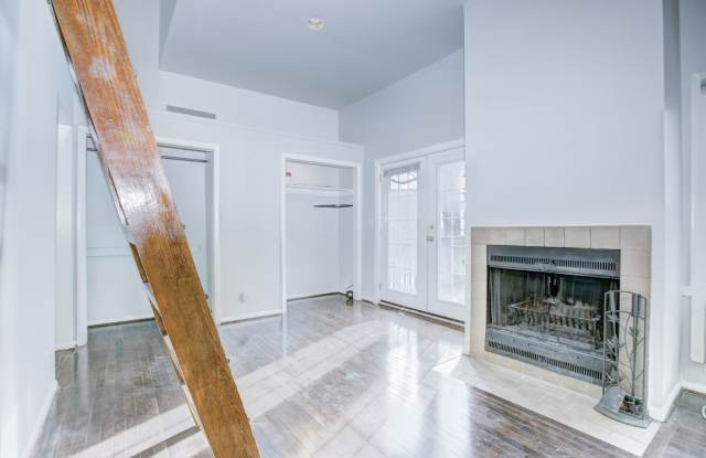 Lovely Lofted H Street Condo + Parking! photos photos Lovely Lofted H Street Condo + Parking! photos photos