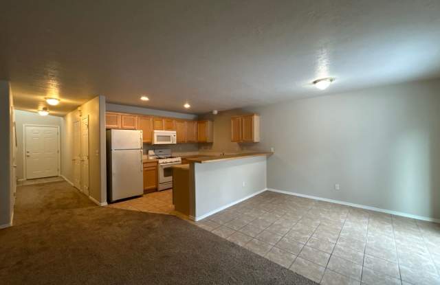 Newly Remodeled 2 Bedroom/ 2.5 Bathroom with Office in SW Redmond Gallery 3