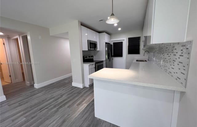 2495 N 82nd Ave - 2495 Southwest 82nd Avenue, Davie, FL 33324
