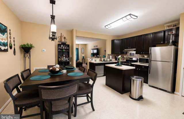 10502 GLEN MANOR Drive Gallery 3