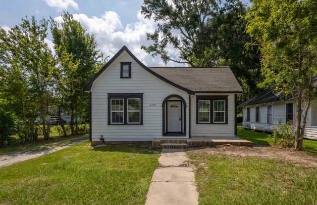 Cute 2 Bed / 1 bath home in Beaumont! Move in ready! photos photos