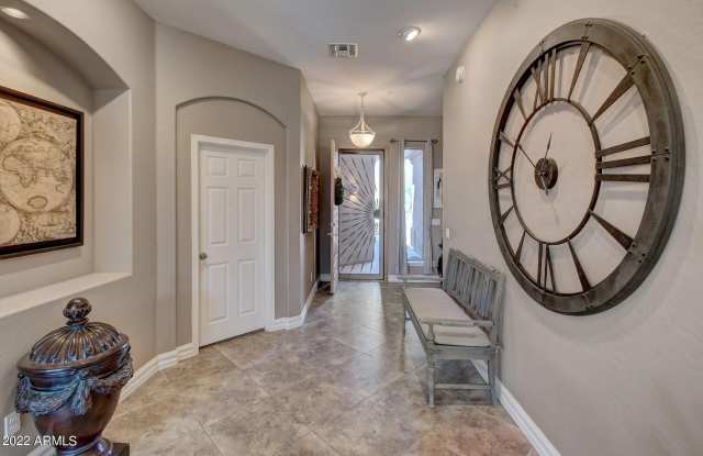 7673 E QUILL Lane Gallery 2