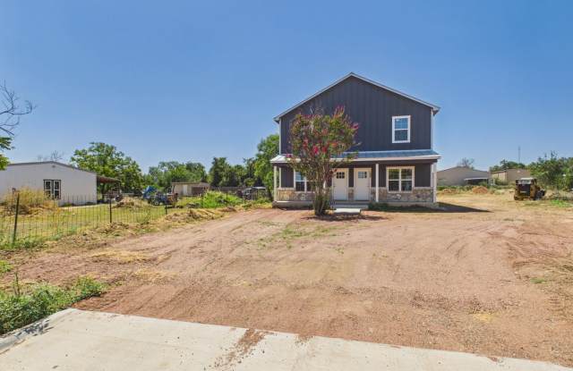 MOVE-IN SPECIAL: 2 Weeks Free + No App Fee! New 2BR Duplex Near Downtown Gallery 4