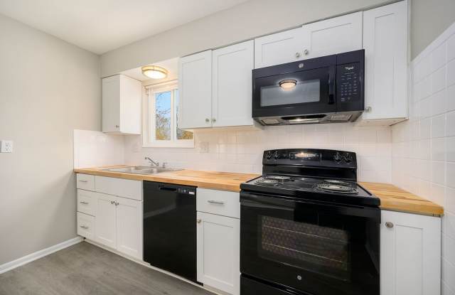 MOVE IN SPECIAL* $250 Off First Full Month's Rent OR Free 55in TV! Gallery 3