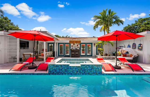 2600 NE 15th St photos photos