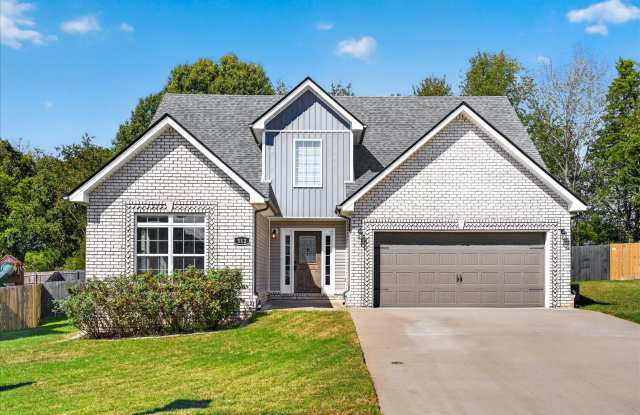Beautiful 4 Bedroom House in Rossview - Positioned in a culd-e-sac! Gallery 1