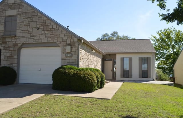 2015 Balmoral Dr - 2015 Balmoral Drive, Kerrville, TX 78028