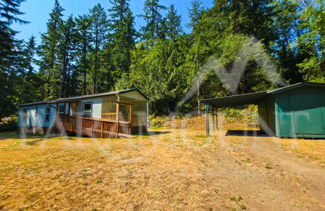 Cozy 2-Bedroom with Expansive Yard! Gallery 1