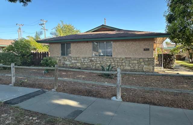 Cute 2 Bd 1Ba Unit in quiet 14 unit Apartment complex Gallery 3