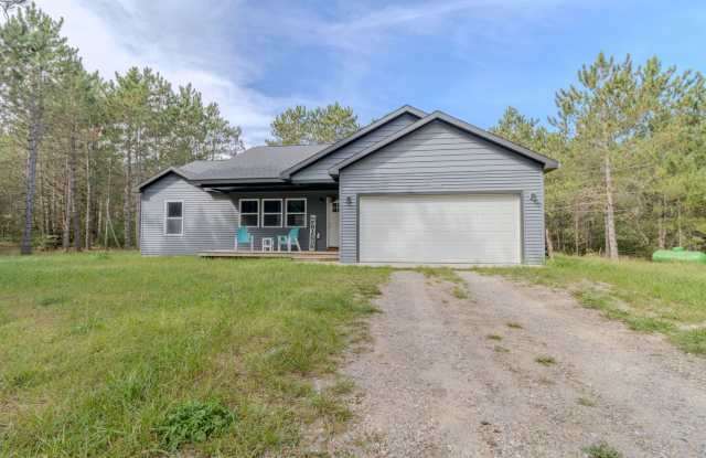 Peaceful Modern Home on 3 Acres Gallery 1