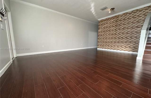 2221 SE 24th Pl Gallery 2