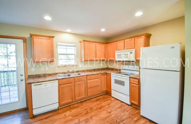 2-Bedroom, 2.5-Bath Townhome in Urbandale with Attached Garage! Gallery 3