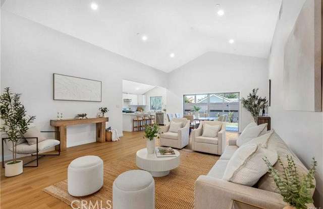 5759 Jamieson Avenue Gallery 1