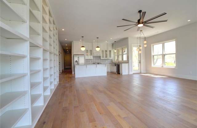 218  N Church  AVE Unit #4 Gallery 3