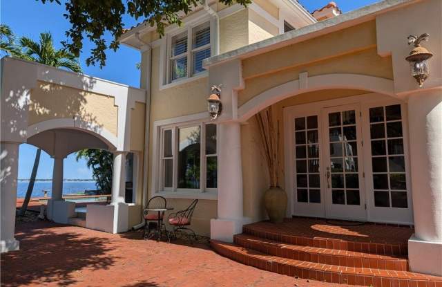 2878 Valencia Way photos photos