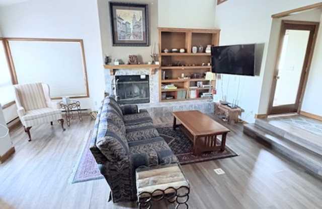 Stunning 3-Bedroom, 2-Story Townhome for Rent – 3,000 sq ft photos photos