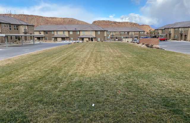 3 Bed / 2.5 bath Desert Hills Townhome with Washer/Dryer & Fridge Gallery 4