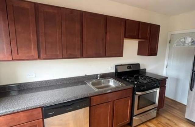 2950 N Seminary photos photos