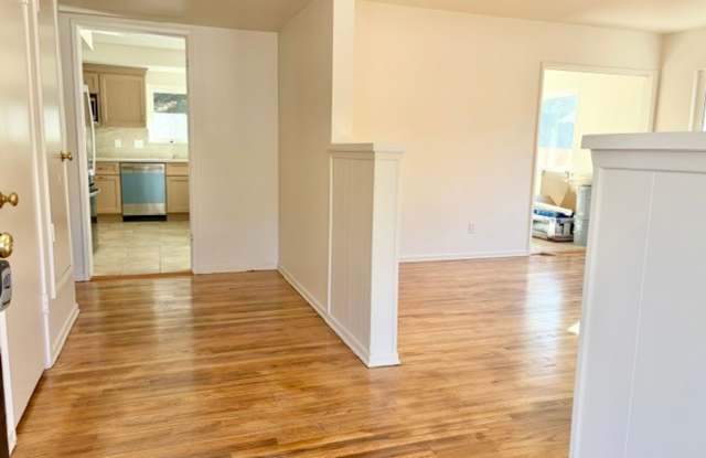 Remodeled 4 bedroom home Gallery 3