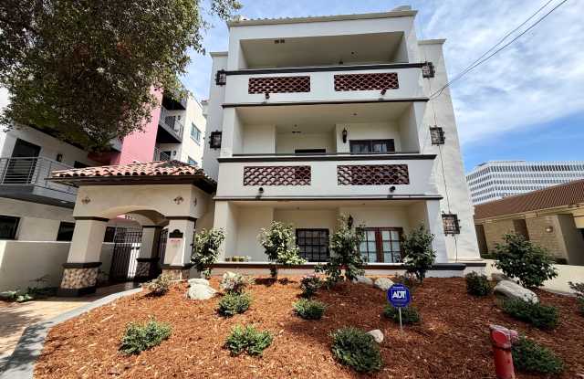 156  S. OAKKNOLL AVENUE, UNIT 201 - 1 Gallery 1