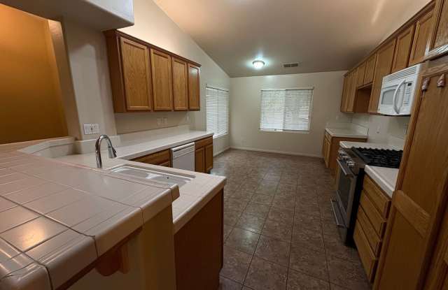 3 Bedroom Home with 2-Car Garage, Bonus Room, Covered Patio & Gardening Included Gallery 4