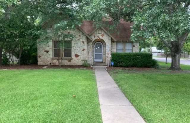 1210 Stonewall Street - 1210 Stonewall Street, New Braunfels, TX 78130