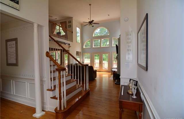 7640 Golf Course Drive S Gallery 3