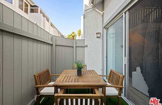 10911 Bluffside Drive Gallery 3
