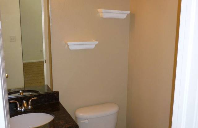 5017 Thorndike Avenue Gallery 3