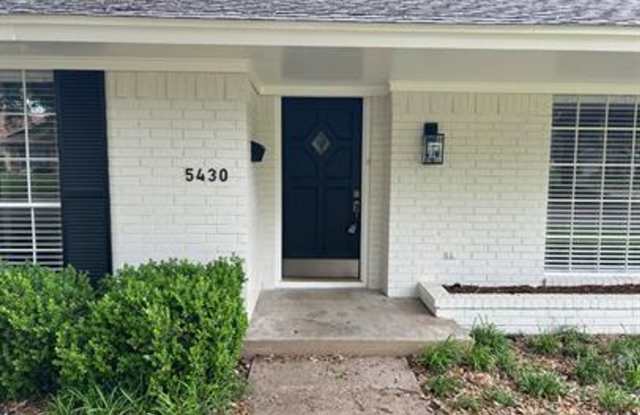 Spacious 3 bed/2 bath rental - Available early June! photos photos