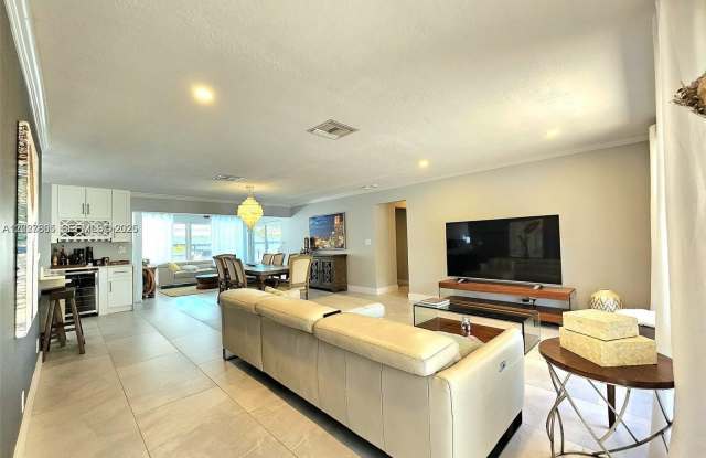 3602 NE 18th Ave photos photos