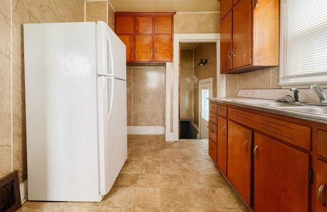 For Rent: 1317 W Memorial Dr! Pet Friendly with Fenced in back yard 2 Bedroom 1 Bath in the heart of Downtown Muncie! Garage and back porch! Gallery 4