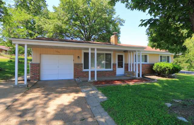 Charming 3 Bedroom 1 Bathroom Home photos photos