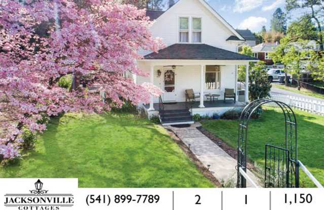 The White House-Charming Furnished Home with Fence Yard $300 Utility Fee photos photos