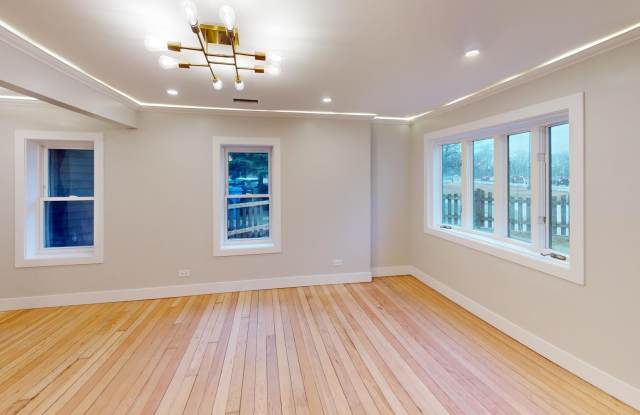 8325 W Forest Preserve Avenue Gallery 4