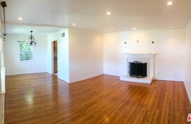 7438 West 85TH Street Gallery 4