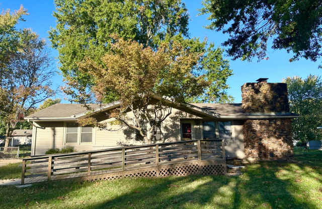 3 Bedroom, 2 Bathroom Home in Republic, MO - 217 South West Avenue, Republic, MO 65738