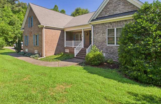 Stunning 5 Bedroom 2.5 Bath Home located in Williamsburg VA Available 6/24/2025 photos photos