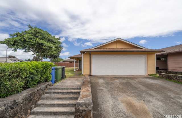 Available Now! 3 BD / 2 BA / 2 Car Garage Parking in Mililani Gallery 1