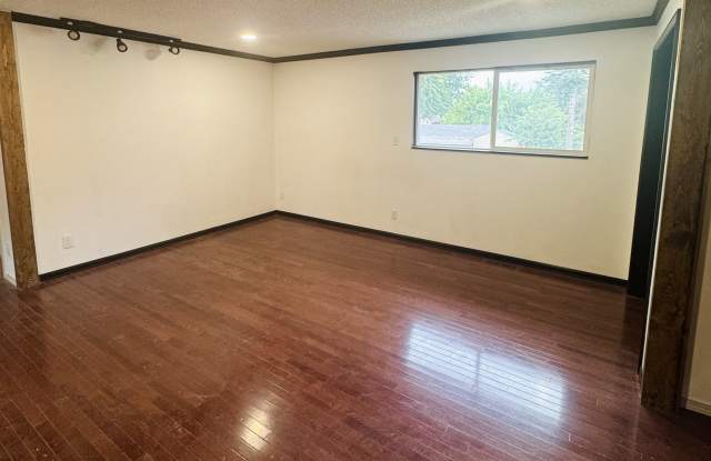 905 L Street Gallery 4