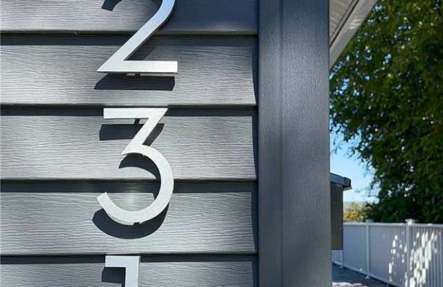 231 W Third Street Gallery 2