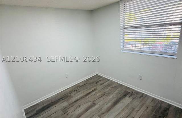 1220 NW 103Rd Ln Gallery 4