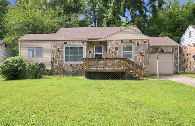 3 bedroom | 1 bathroom | 1 car garage | Close to campuses & Rountree | Pets welcome! photos photos