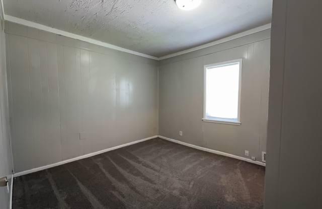 1521 &amp; 1521 1/2 E Kirby Ave (AARC Management, LLC) Gallery 3