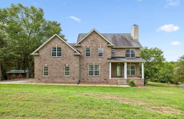 FOR LEASE- SINGLE FAMILY HOME ON 5 ACRES WITH A POOL! Gallery 1