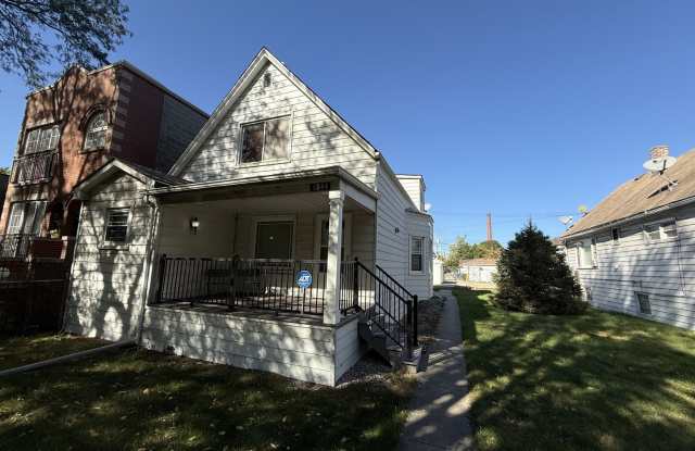 4844 W MONTROSE Avenue - 4844 West Montrose Avenue, Chicago, IL 60630