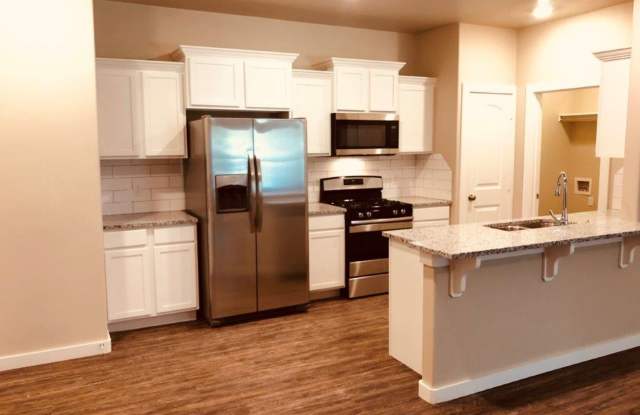 Beautiful 3 bedroom duplex is located between Rockwell and MacArthur off NW 50th Street. Take Mueller Ave. north and Oakwood is the 1st right. Gallery 1
