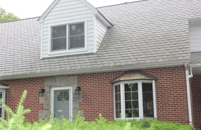 3 Meadowbrook Drive - 3 Meadowbrook Drive, Huntington Station, NY 11746